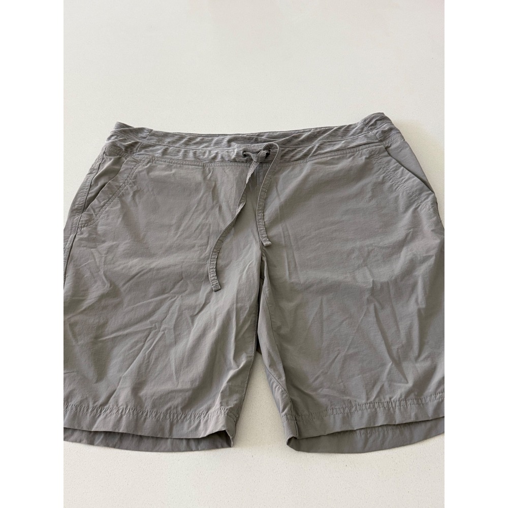 Duluth Trading Co womens size 18 Grey Hiking Shorts 10 Inch Inseam 56718